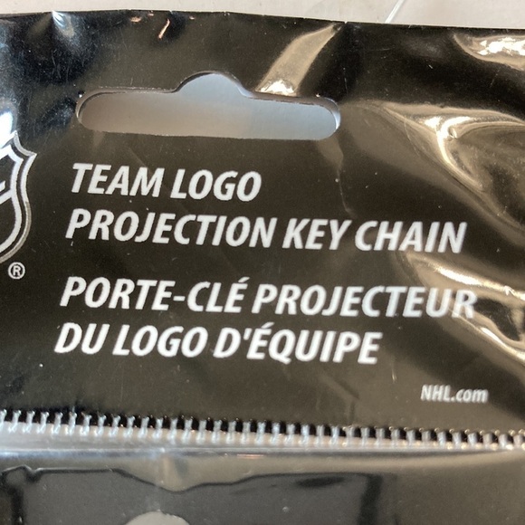 Calgary Flames Key Chain with light - Picture 5 of 5